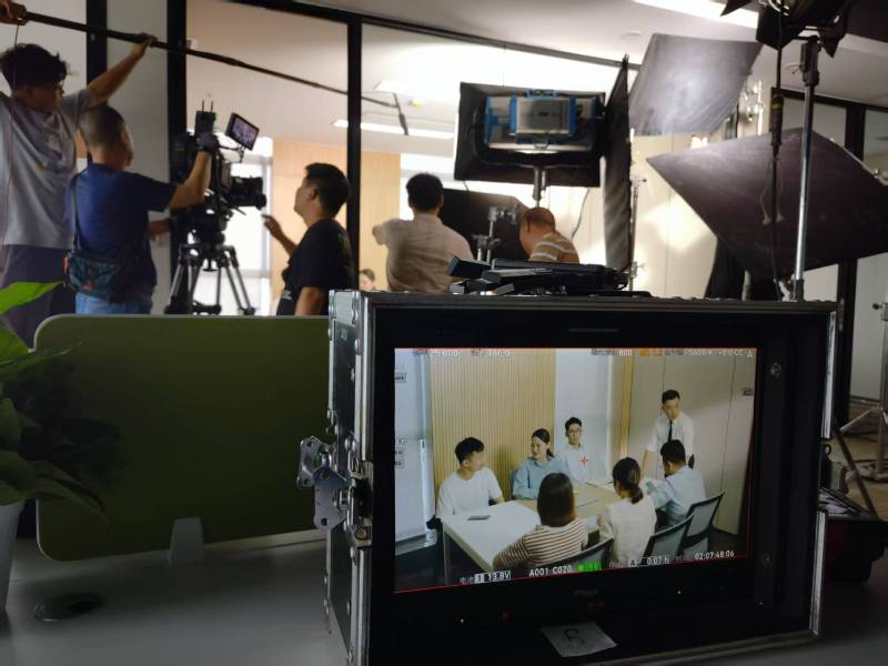 新华区TVC拍摄公司：科技产品视觉化大师，诠释未来感与功能美学