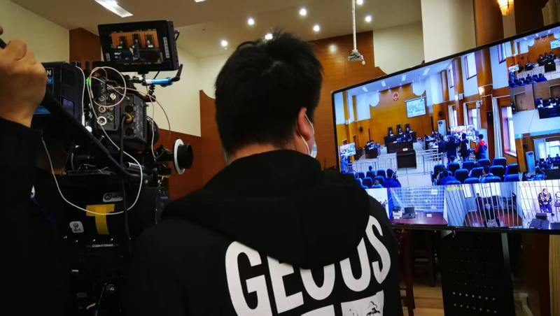 AI生成VS人工创意——新华区广告片拍摄公司的技术浪漫主义实践
